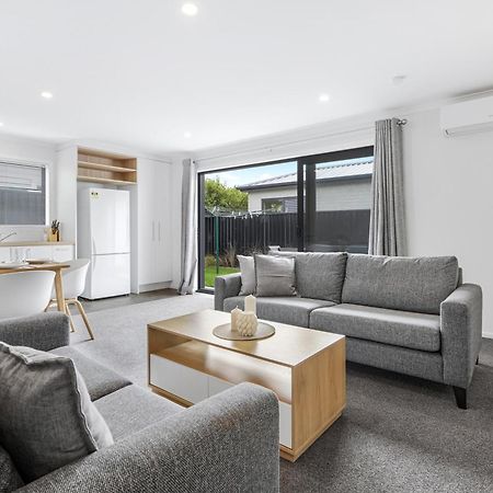 Modern Retreat With King Bed - By Kosh Bnb Hamilton Exterior photo